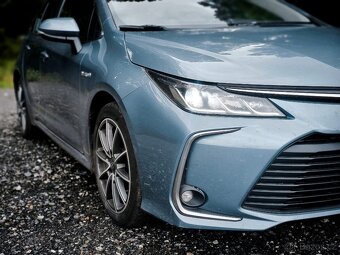 Toyota Corolla 1.8 hybrid, první majitel, rok výroby 2021 - 8