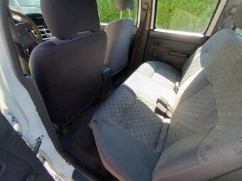 Nissan Navara Double-cab 2,5 TDI 4x4 - 8