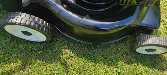 Benzínová sekačka HECHT motor OHV - 8