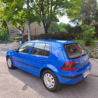 Volkswagen Golf 1.6 benzín, funkční klima, bez koroze - 8