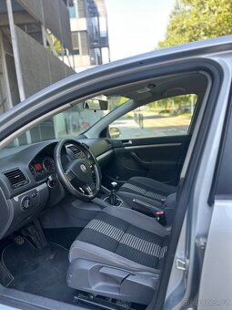 Volkswagen Golf V 1.6 - 8