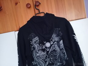 Černá mikina s drakem a fénixem – RE/LOADED
- 8