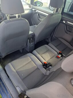 Volkswagen Touran 1,6 TDI - BEZ ZÁVAD - 8