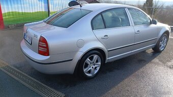 Škoda Superb V6 2.8 2005 krásné vládní auto manuál 142kW - 8