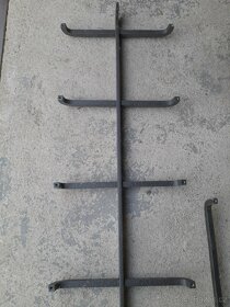 Funkcionalistická mříž na vstupní dveře a na malé okno - 8