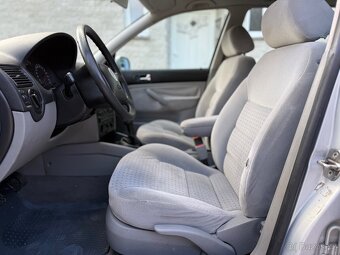 VW GOLF IV COMBI 2,0i 85kW,KLIMA,NOVÁ STK,TAŽNÉ,SERVISNÍ KN - 8