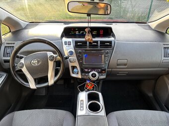 Toyota Prius Plus - 8