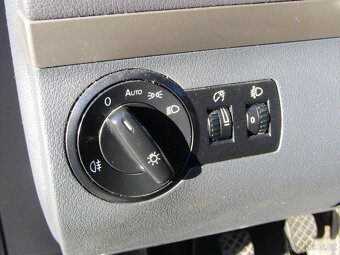 Volkswagen Touran 2.0 TDi , 100 kW nafta, 2008 - 8