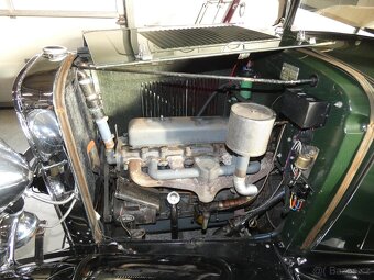 1931 Chevrolet Independence 2 door sedan - 8