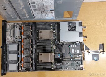 Dvousocketový rackový server DELL PowerEdge R630 - 8