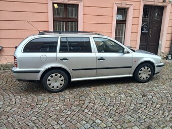 Prodam Škoda oktavie rok 2001 20litr benzin 250 najeto - 8