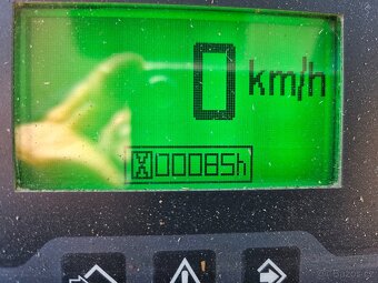 Kloubový nakladač KOMATSU WA80M - 8