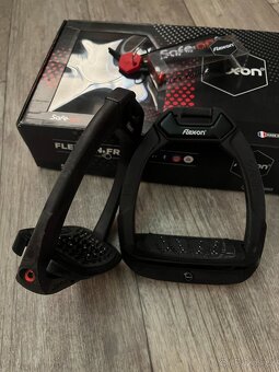 Třmeny Flex-on SAFE-ON - 8