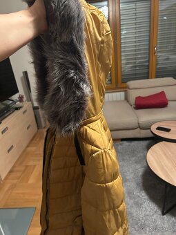 Prodám zimní dámskou bundu (žluto-zlatou lesklou) - 8