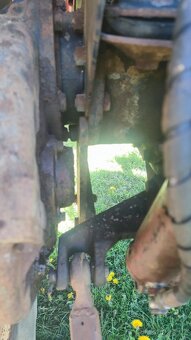 Čelní nakladač na Zetor UŘ1 - 8