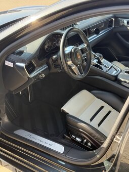 Porsche Panamera 4 E-Hybrid - 8