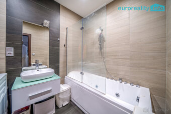 Prodej, byt, 2+kk + parkovací stání, 62 m2, Karlovy Vary - M - 8