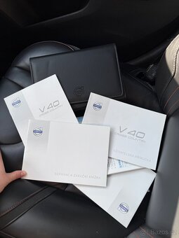 Volvo V40 Cross Country D4 140kw DPH Plna vybava - 8