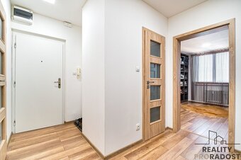 Prodej stylového bytu 3+1 se zasklenou lodžií na ul Horymíro - 8