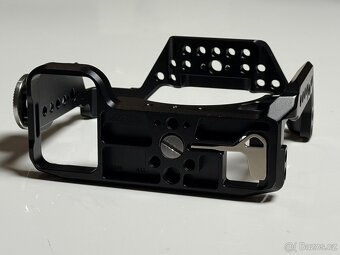 SmallRig hliníková klec pro Sony A7SIII + handle - 8