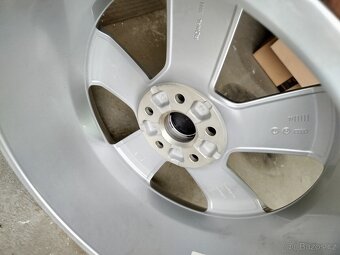 ALU Škoda 5x112 R18 7J ET-43 střed 57mm - 8