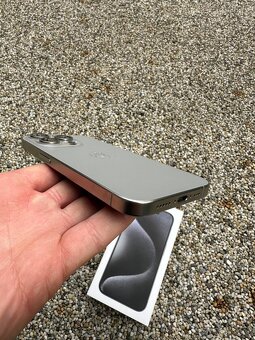 iPhone 15 pro - baterie 96% - 8