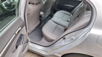 Honda Civic 1.8i Sedan Automat / 52tis.km / Nová STK / Kůže - 8