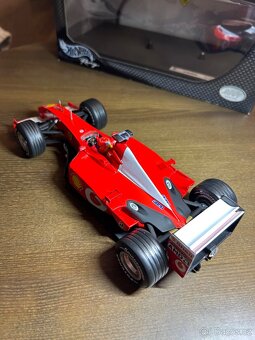 Ferrari F 2001 1:18 - 8
