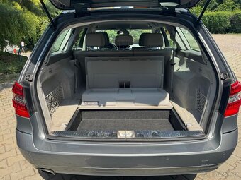 Mercedes-Benz E 250 CGI, benzín 150 kW, 7místná verze - 8