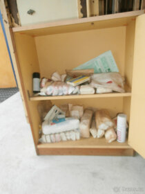 Lékárnička, skříňka dřevěná nábytková se zámkem 400 kč - 8