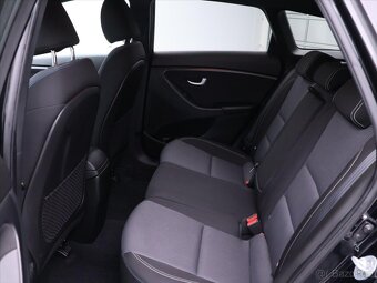 Hyundai i30 1,6 CRDi 81kW Aut.klima CZ 1 Maj (2017) - 8