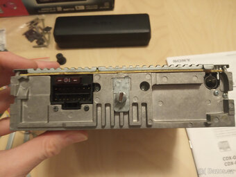 Sony CDX-GT210 - 8