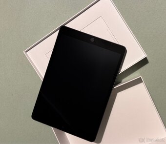 IPad 8 generace barva (Grey) - 8