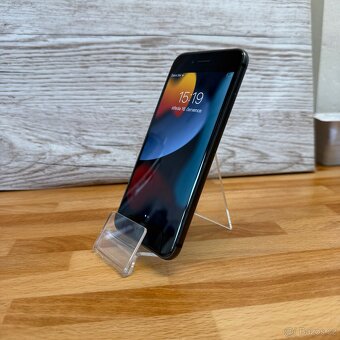 iPhone 8 64GB, černý (12 měsíců záruka) - 8