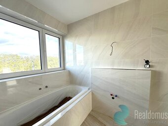 Byt 4+kk, 101,45m2, dvoupodlažní, balkón, terasa, Vráto, okr - 8