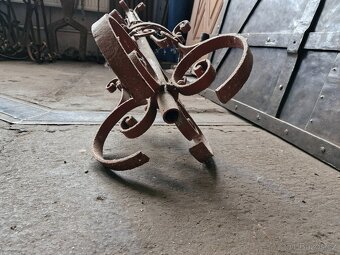 Kovaný historický držák - 8