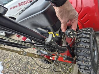 Sněžná fréza JONSERED ST2109E el.start - 8