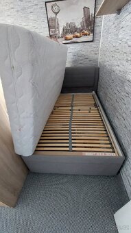 Polstrovaná postel s úložným prostorem

 - 8