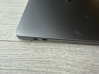 Macbook Pro (13 inch, 2019) - 8