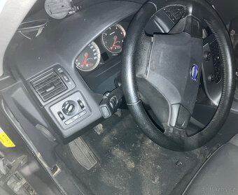 Prodám Volvo 1.6 HDI V50, 6D pouze celé auto na náhrad díly - 8
