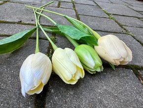 Krásné umělé květiny - karafiáty, růže aj. - 8