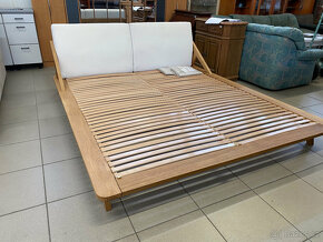 Nová dubová moderní postel Ellenberger - 8