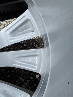 Originální alu Škoda R17 5x112 225/45 et49 - 8