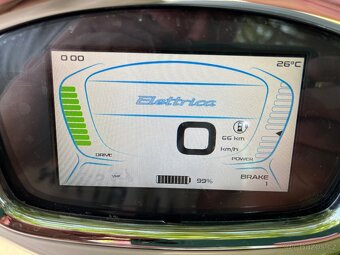 Vespa Elettrica – ideální do města - 8