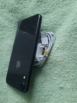 iPhone XR 64gb - face id nejde - 8