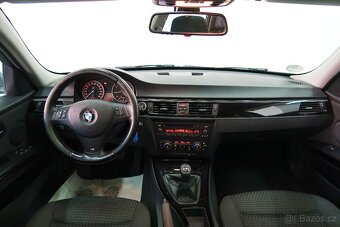 BMW 318i Touring 105kW, M paket, 2x ALU, SENZORY,VÝHŘEV,ŠÍBR - 8
