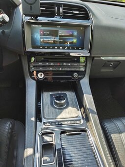 Jaguar F-Pace 3.0 TDV6 Prestige AWD A/T - 8