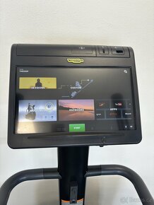 Technogym 1000LCD stepmill LIVE - schodový trenažer - 8