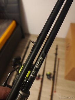 Rybářské vybavení plus pruty a navijáky. - 8