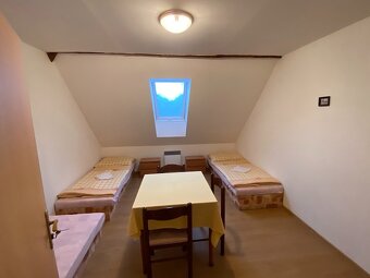 Prodej penzionu s restaurací, sálem a ubytováním – Ves 3 - 8